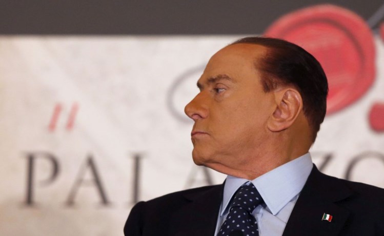 Berlusconi diz que retira a sua candidatura se Monti avançar 738324?tp=UH&db=IMAGENS&w=749