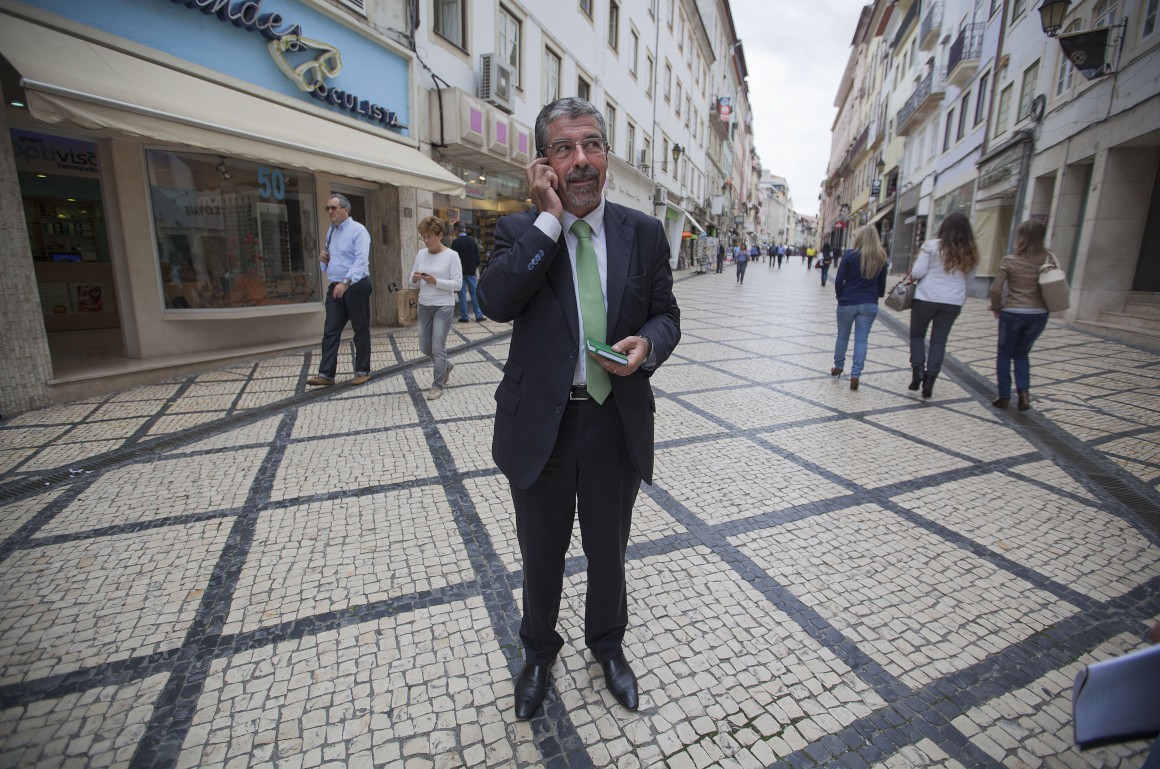 ANMP chumba "excesso de burocracia" do OE - Público.pt