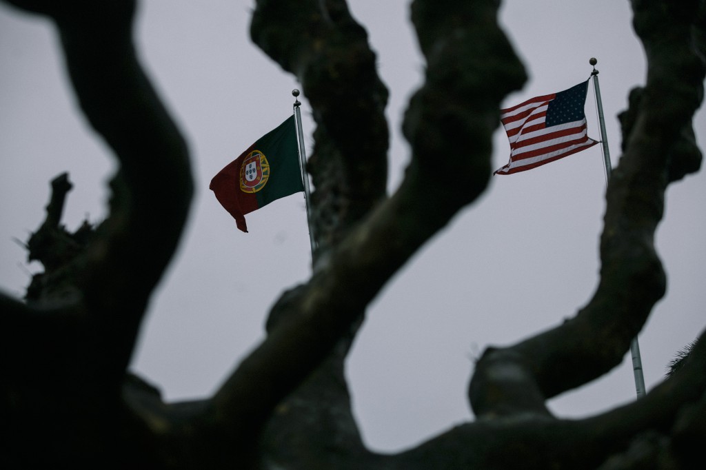 Delegação do Ministério dos Negócios Estrangeiros visita Lajes a ... - Público.pt